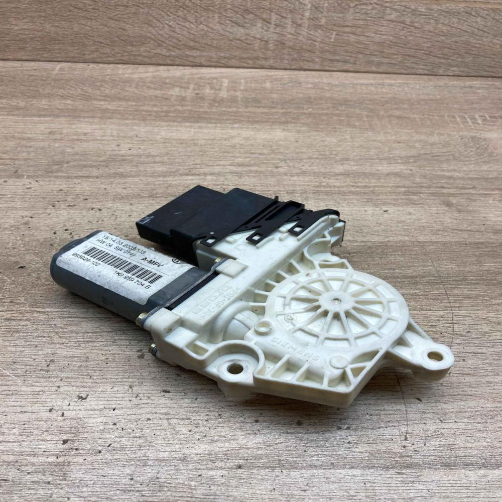 1K0959704B 993425 100  Rear door window regulator motor Volkswagen Touran I