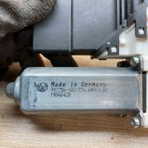 993424 200 19046420  Rear door window regulator motor Volkswagen Touran I