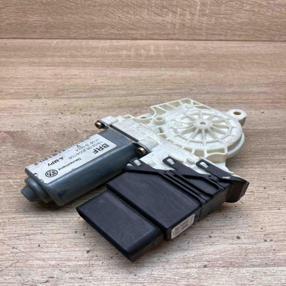 1K0959703B   Rear door window regulator motor Volkswagen Touran I