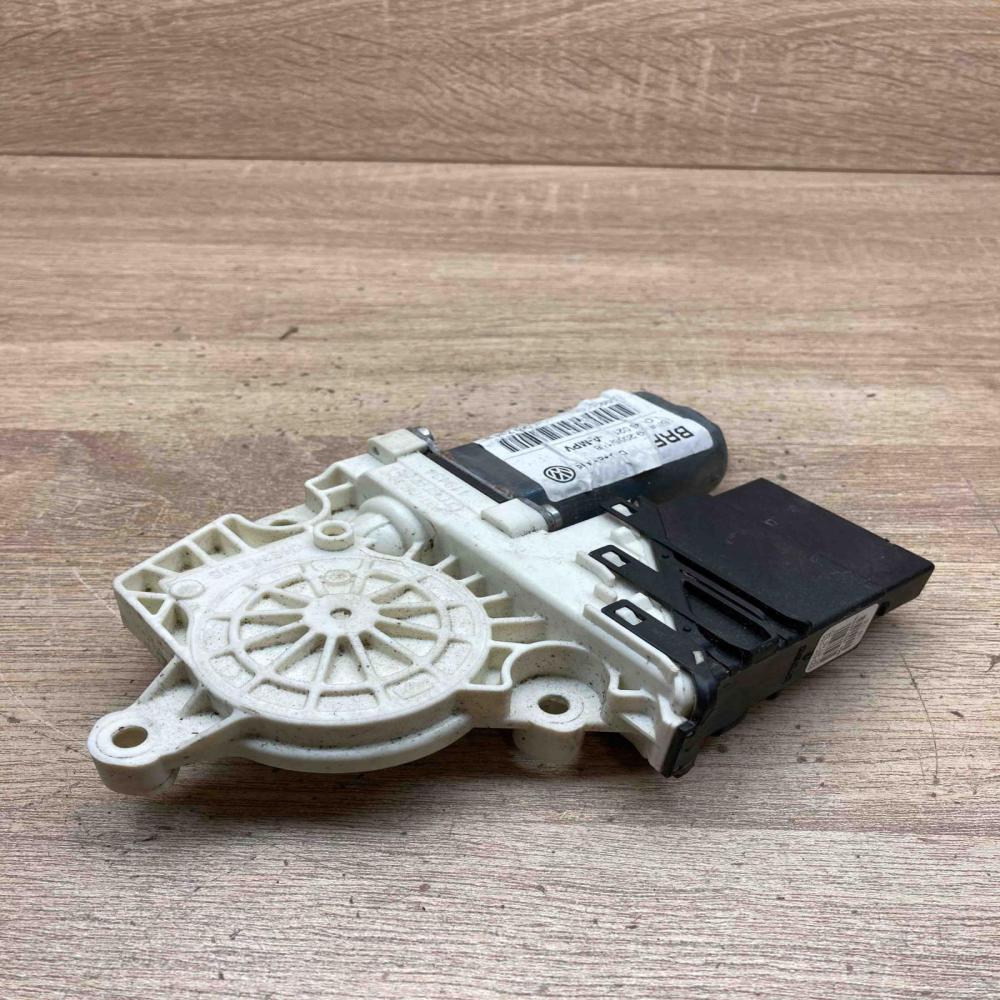 1K0959704B   Rear door window regulator motor Volkswagen Touran I