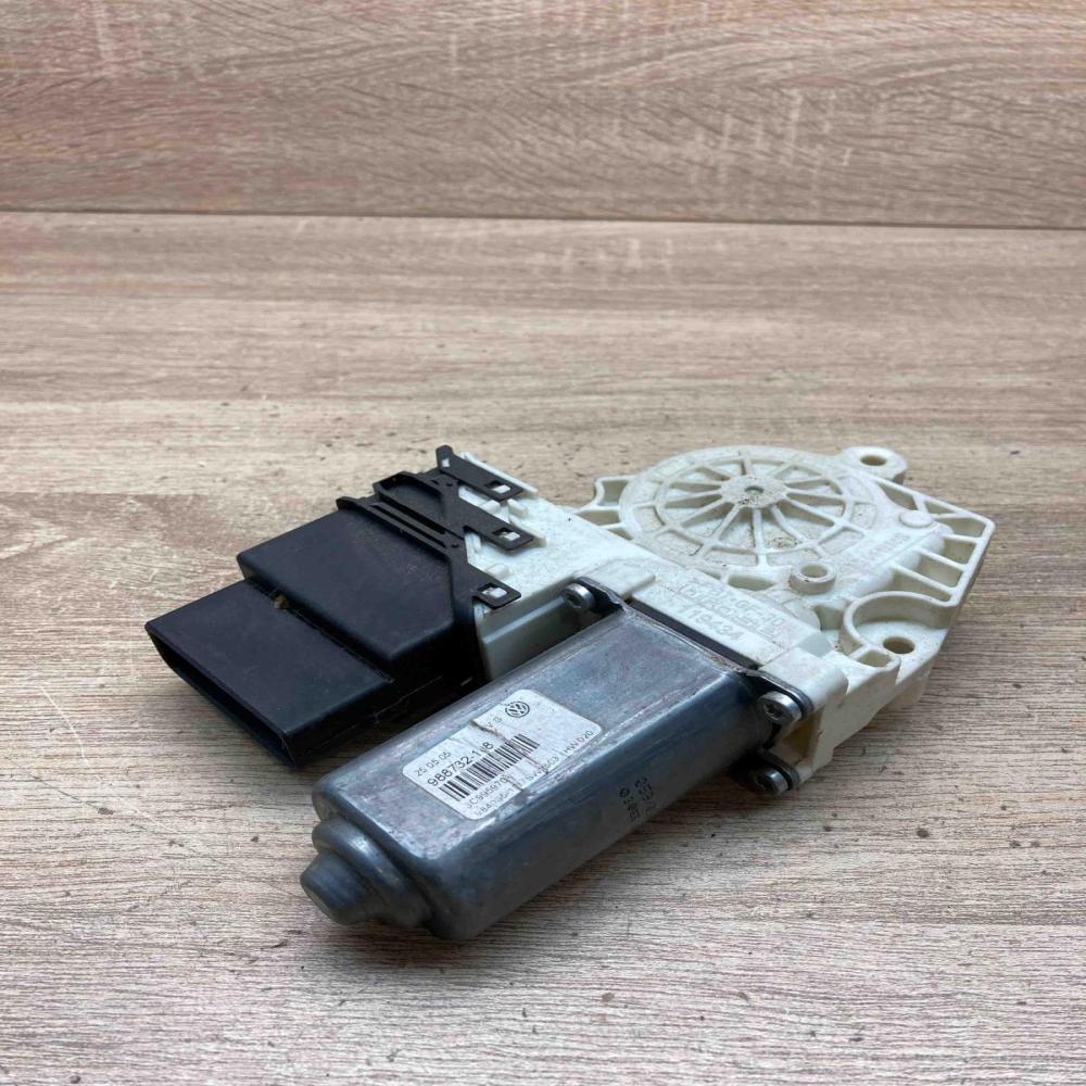 3C9959704 988732 108  Rear door window regulator motor Volkswagen PASSAT B6