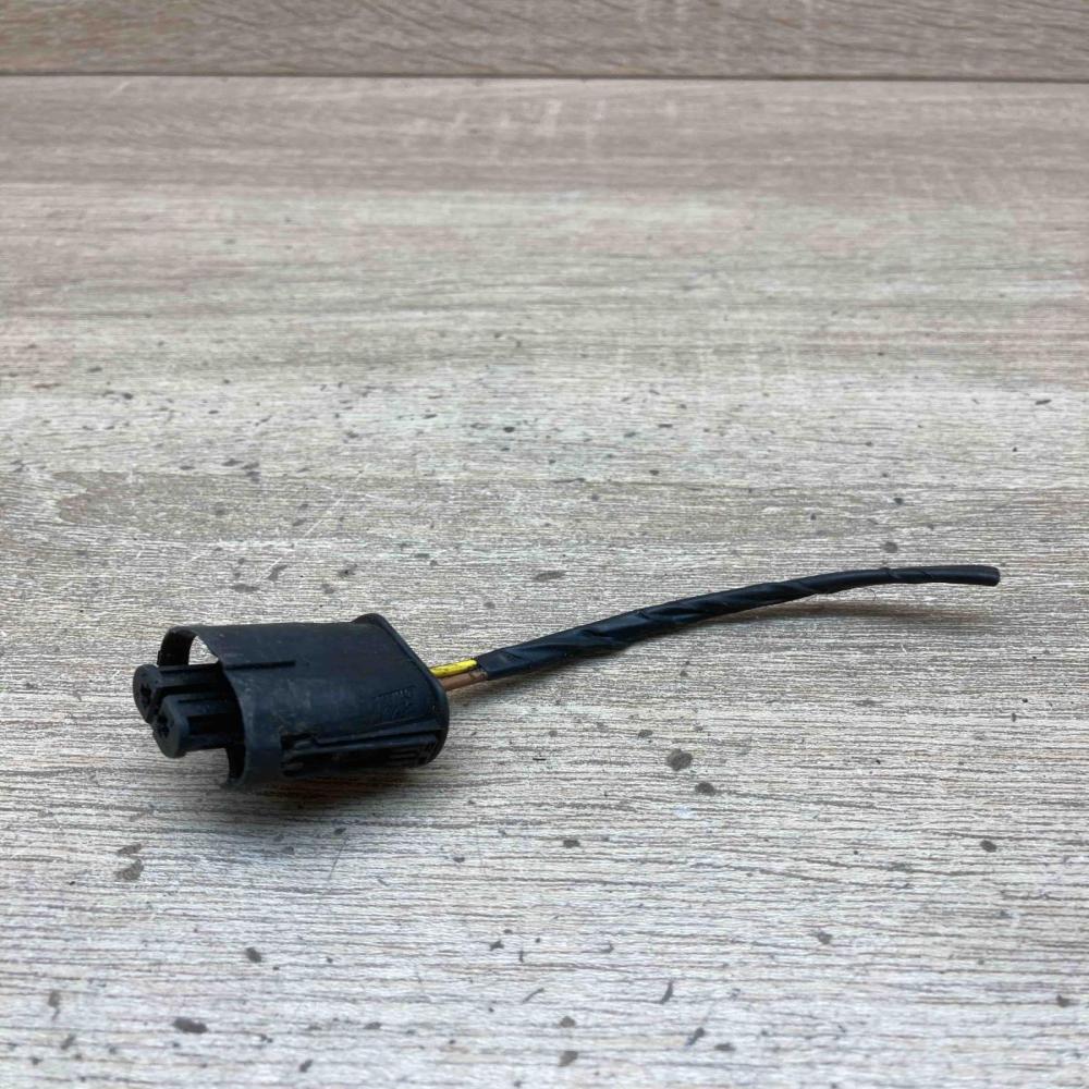 6907388   Plug wire BMW 5 E60 E61