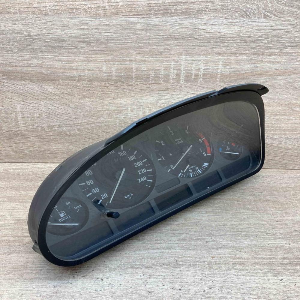 8381198 110 008 735 054 For Diesel LHD Speedometer (instrument cluster) BMW 5 E3