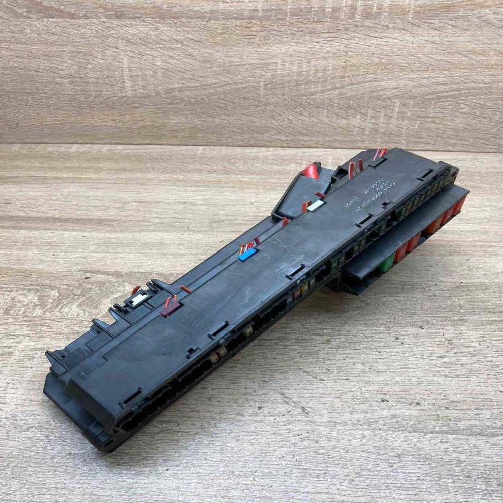 6957330 6957330 01  Fuse module BMW 5 E60 E61