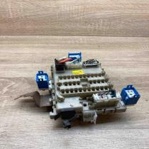 24350 4U100 0324001  Fuse module Nissan Almera Tino
