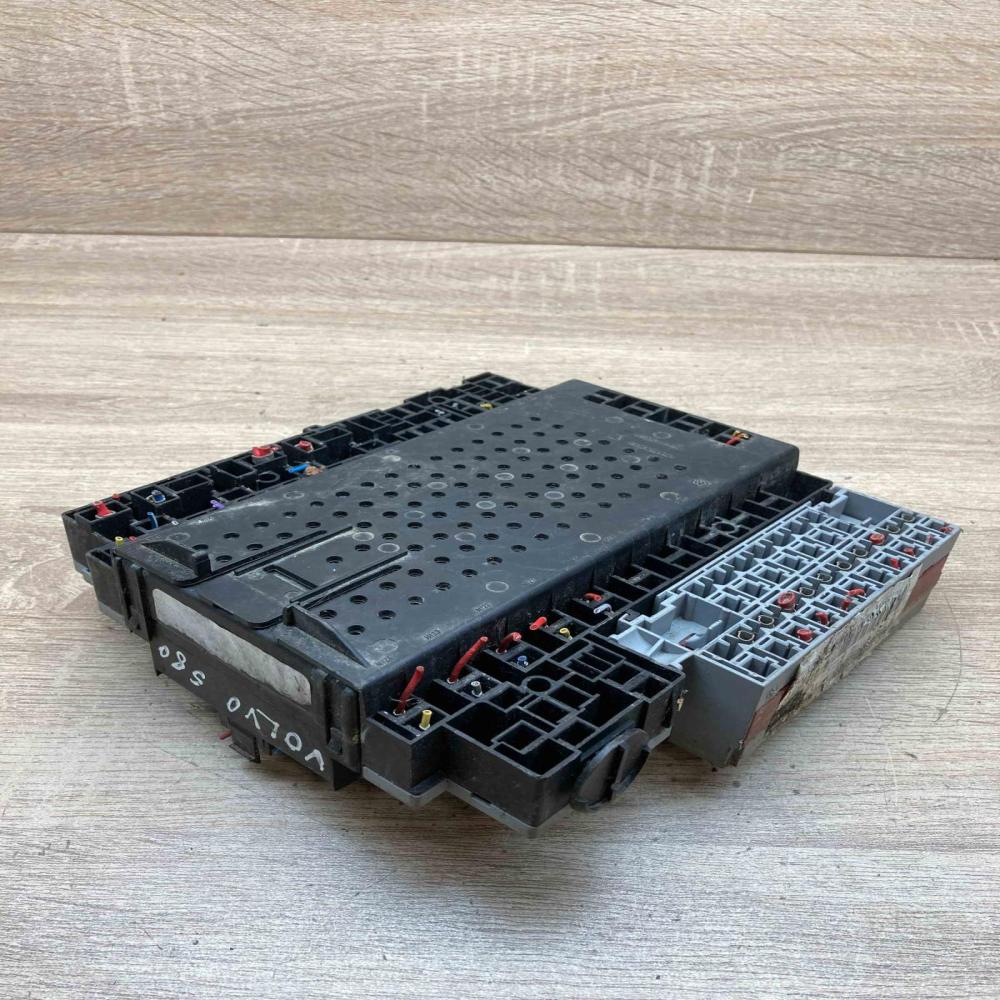 9401802 9441585  Fuse module Volvo S60