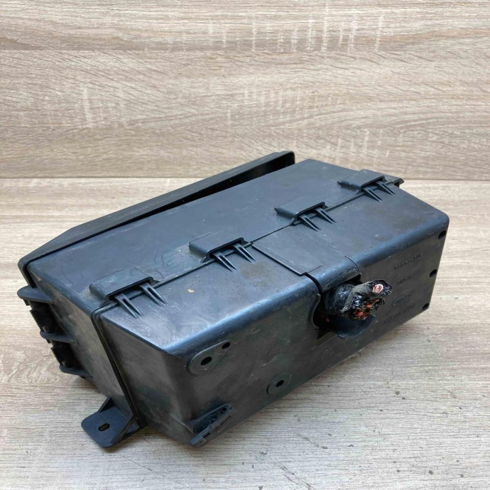 518261003 98AG 14A067 CB  Fuse box set Ford Focus
