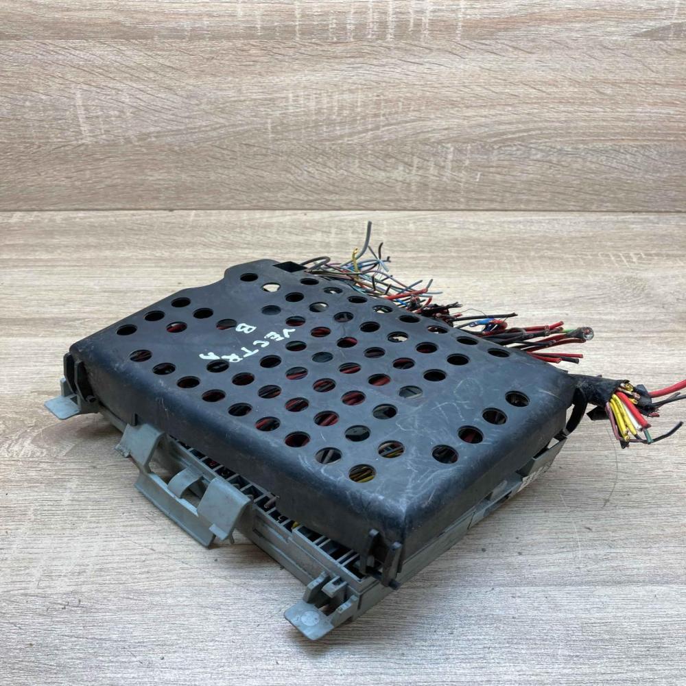 90504534   Fuse module Opel Vectra B