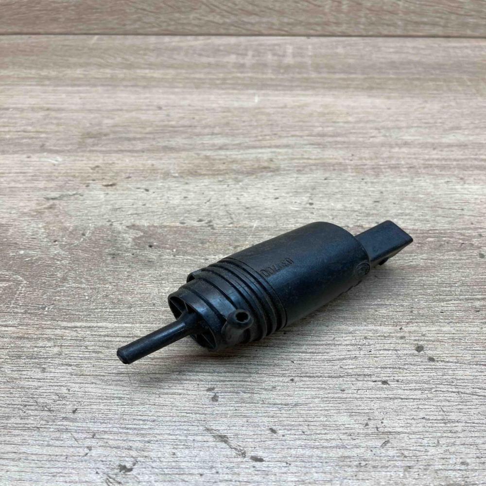 8377612   Headlight washer pump BMW 5 E39