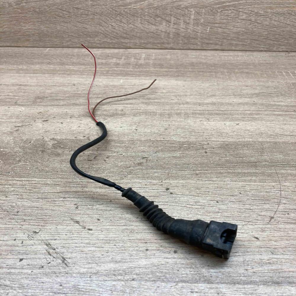 1732694   Plug wire BMW 7 E38