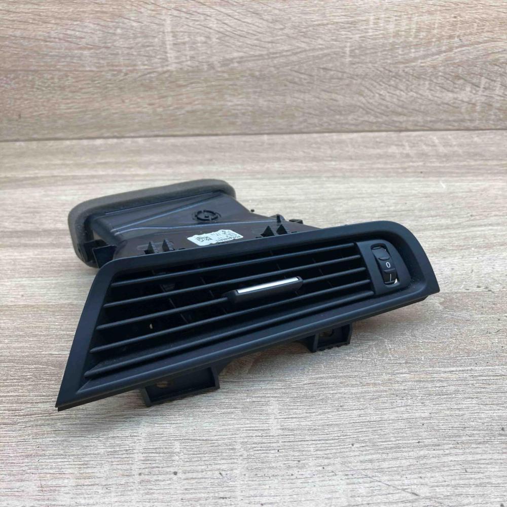 F5916688411 07614 11  Dashboard side air vent grill/cover trim BMW 5 F10 F11