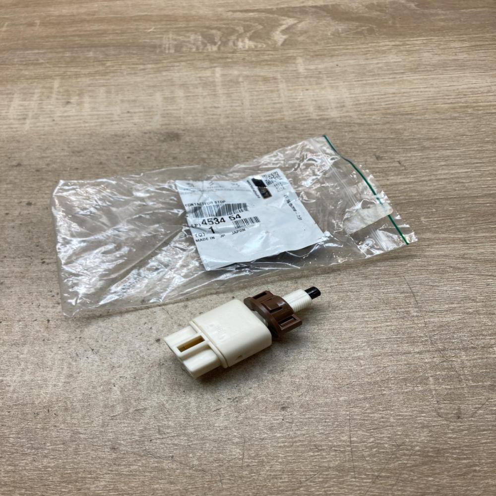 453454 4534 54 270 2 Brake pedal sensor switch Peugeot 107
