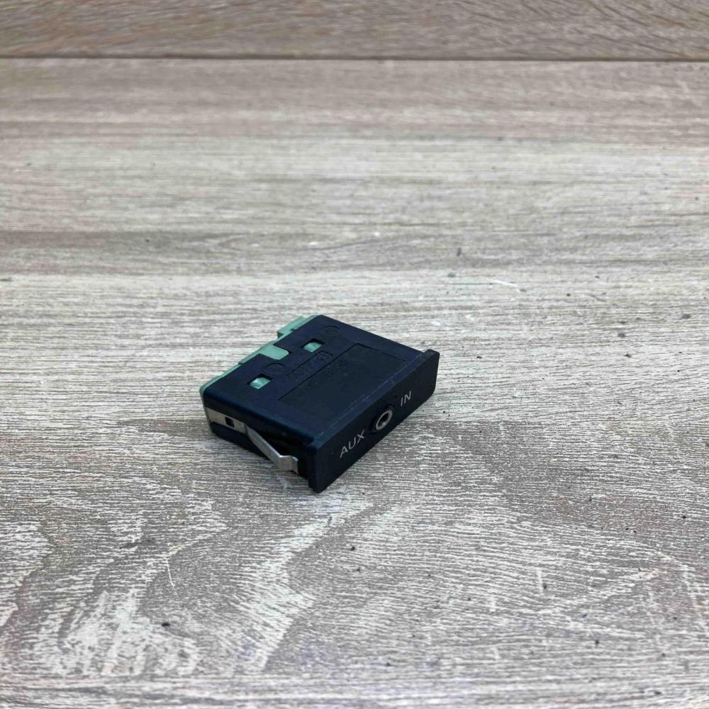 6986791   AUX in-socket connector BMW 5 E60 E61