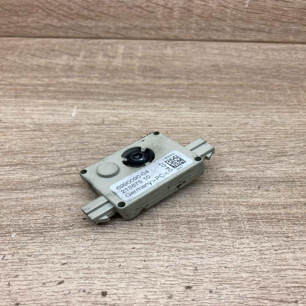 6990090 04 213675 10  Aerial antenna amplifier BMW 3 E90 E91