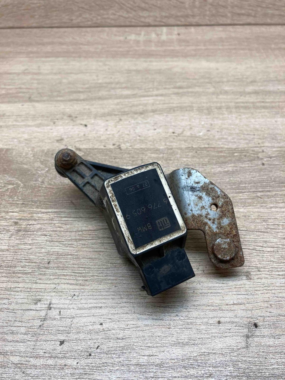 6776605 67766059  Rear air suspension level height sensor BMW 5 E60 E61