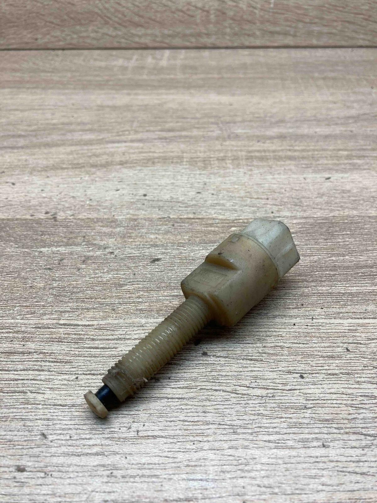 4A0945515A   Brake pedal sensor switch Audi A4 S4 B5 8D