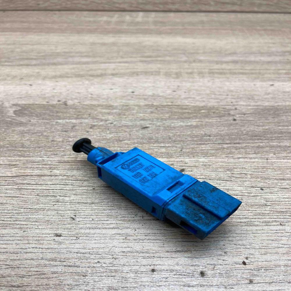 1H0927189   Brake pedal sensor switch Volkswagen Golf IV