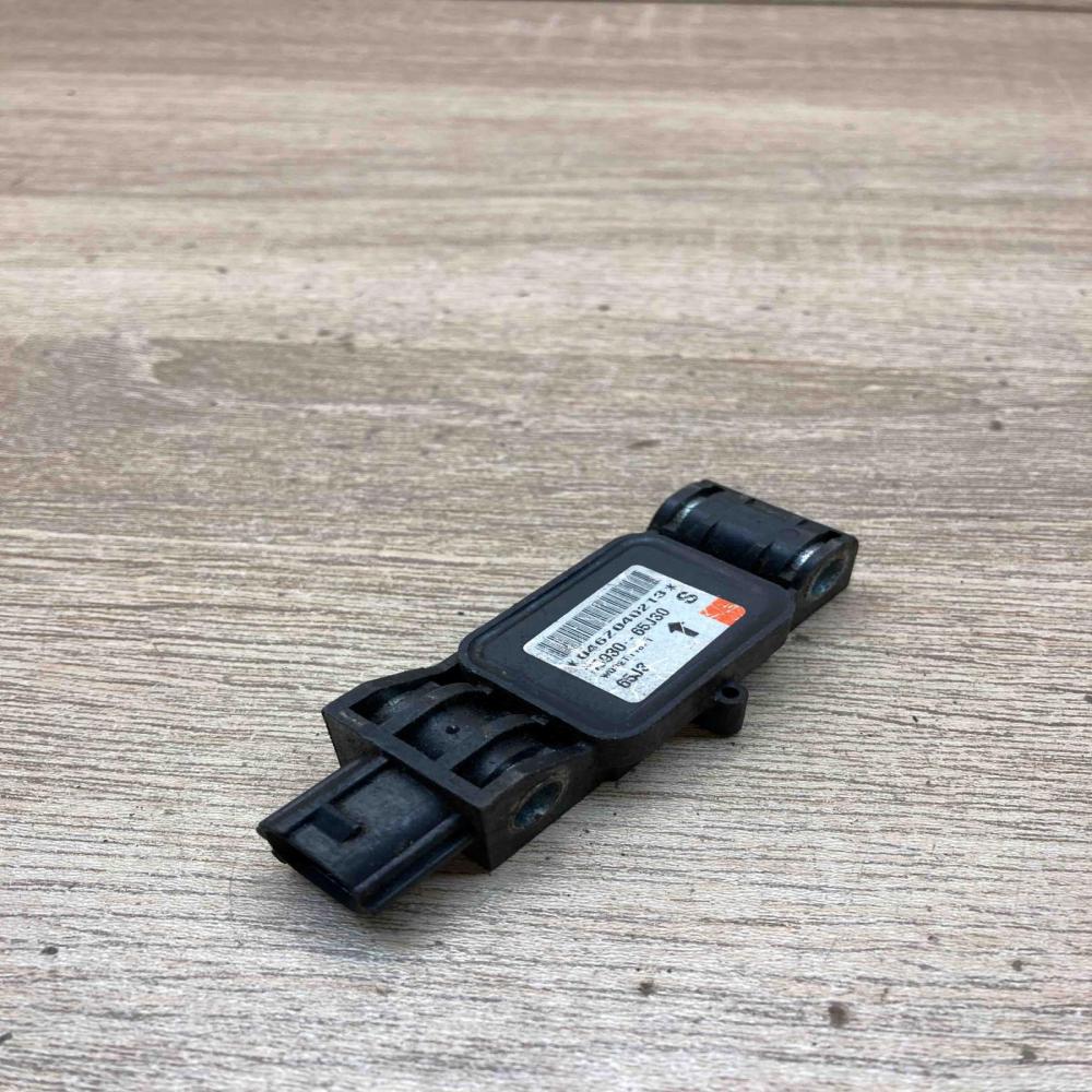 38930 65J30   Airbag deployment crash/impact sensor Suzuki Grand Vitara II