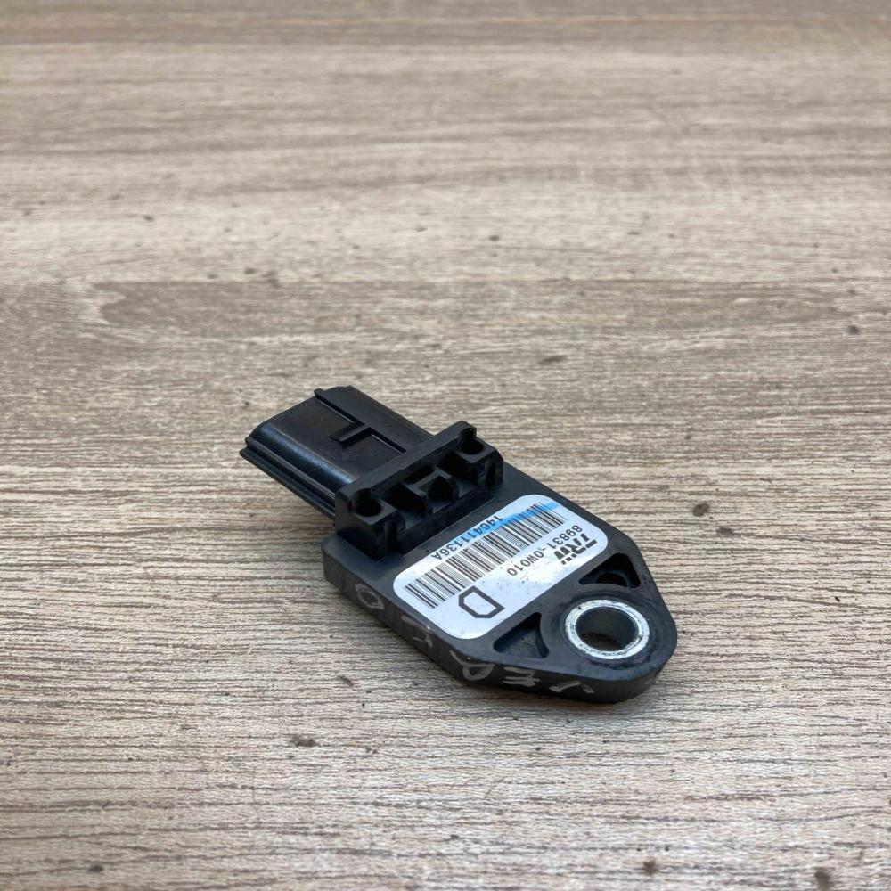 89831 0W010  D Airbag deployment crash/impact sensor Toyota Corolla Verso AR10
