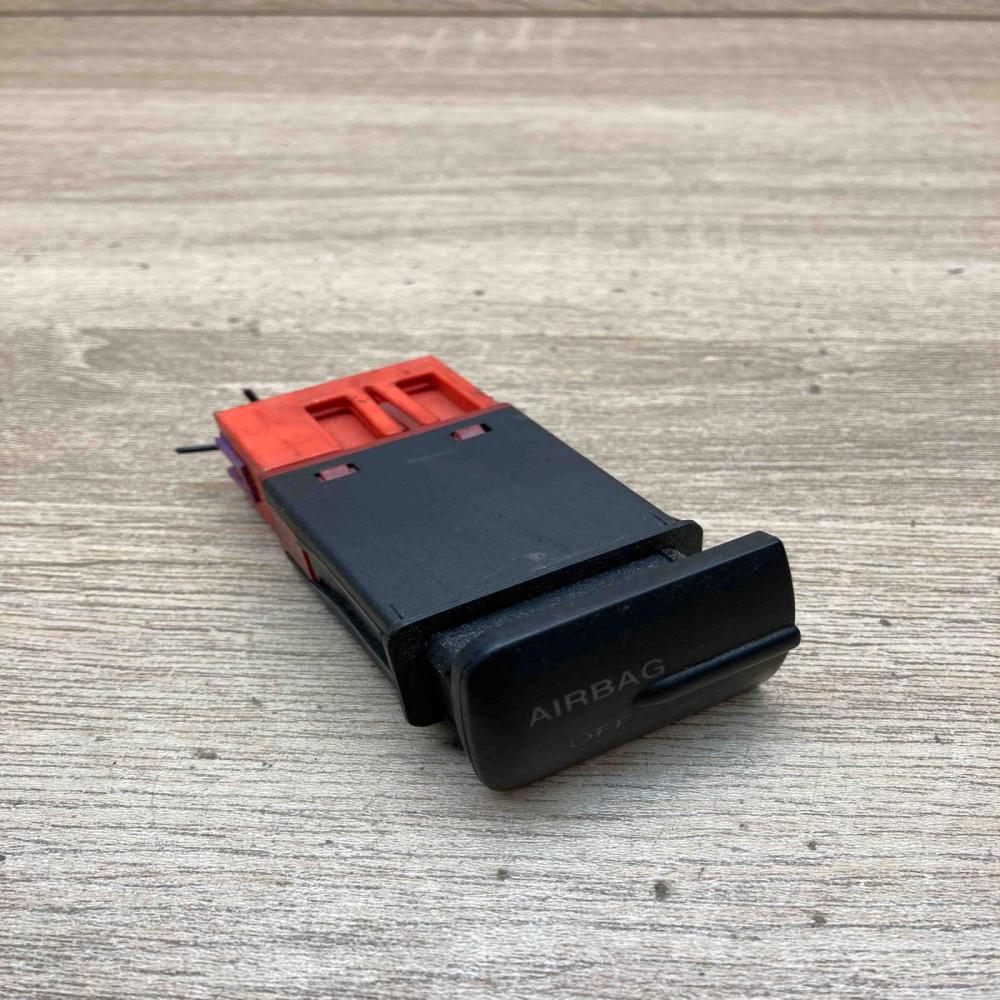 1M1919235A   Passenger airbag on/off switch Seat Leon (1M)