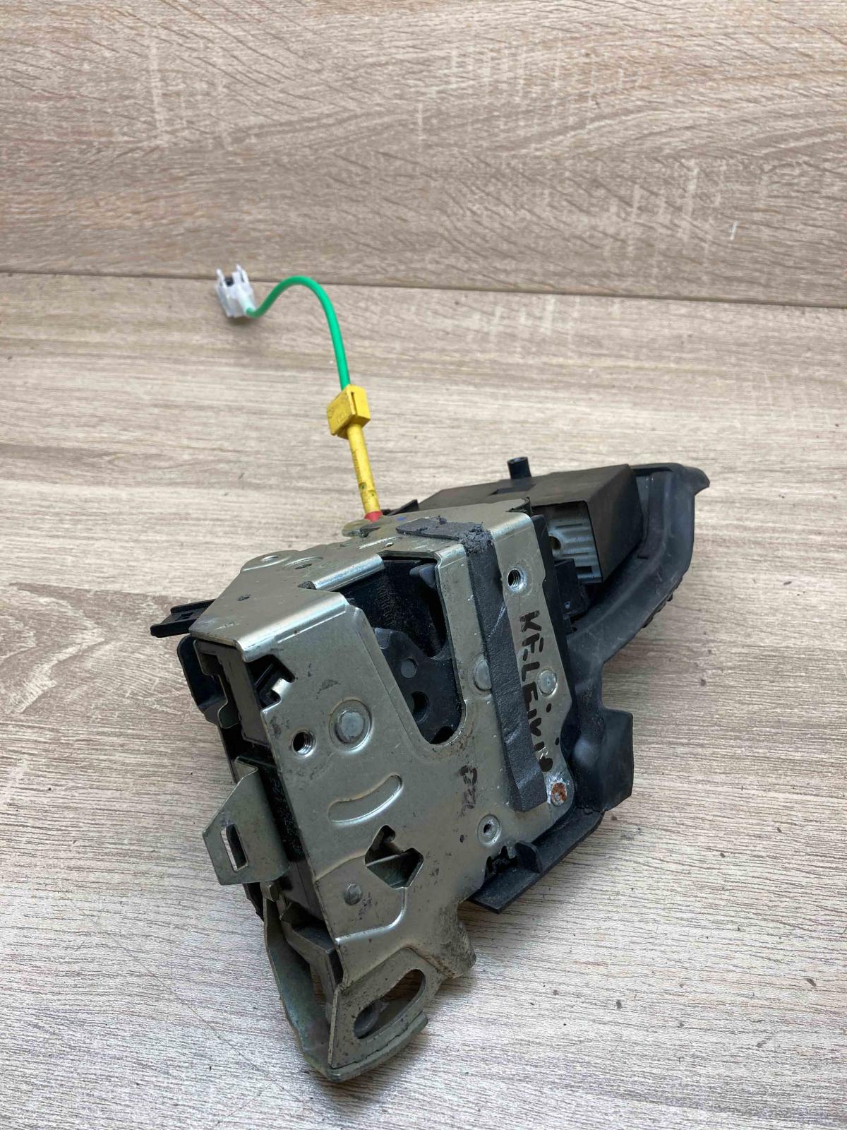 8235126 8352165  Front door lock BMW 5 E39