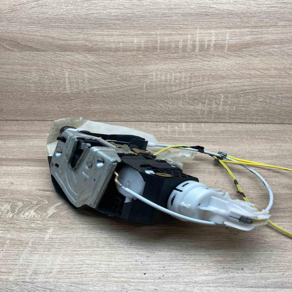 2207305735 400311F  Rear door lock Mercedes-Benz S W220