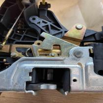 2207305735 400311F  Rear door lock Mercedes-Benz S W220
