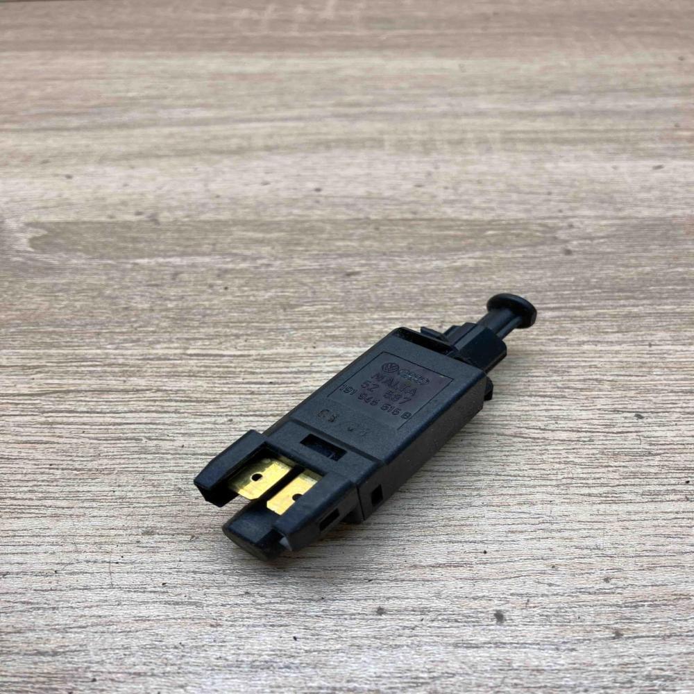 191945515B   Brake pedal sensor switch Volkswagen Transporter - Caravelle T4