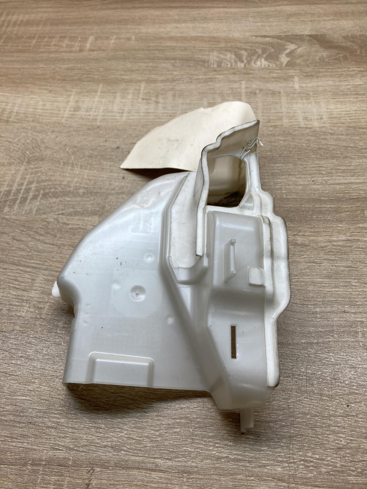 1K0837349A   Front door lock Volkswagen Jetta V