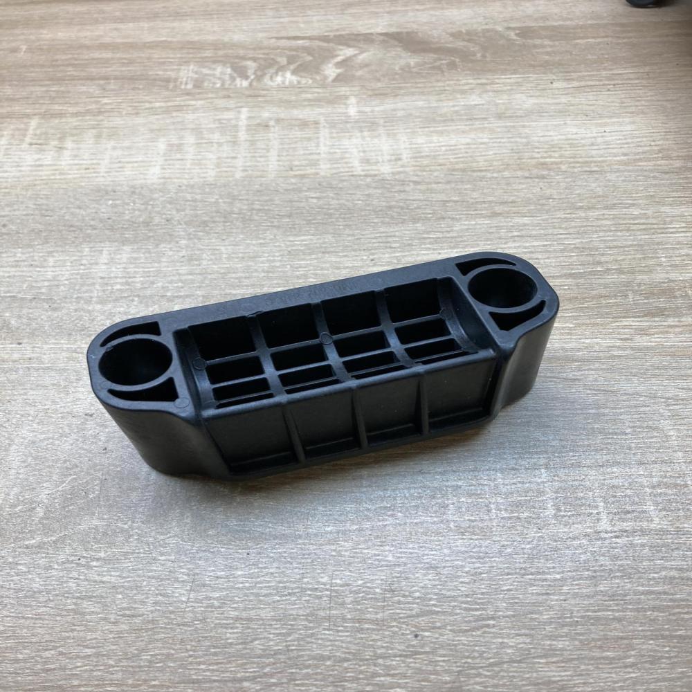 4M0802845C   Jacking socket point Audi Q7 4M