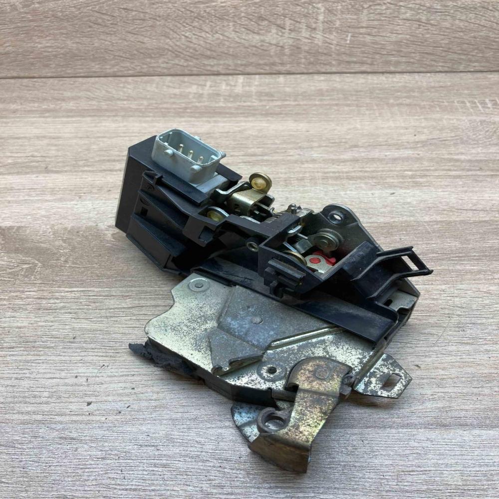 8166246 8352165  Rear door lock BMW 5 E39