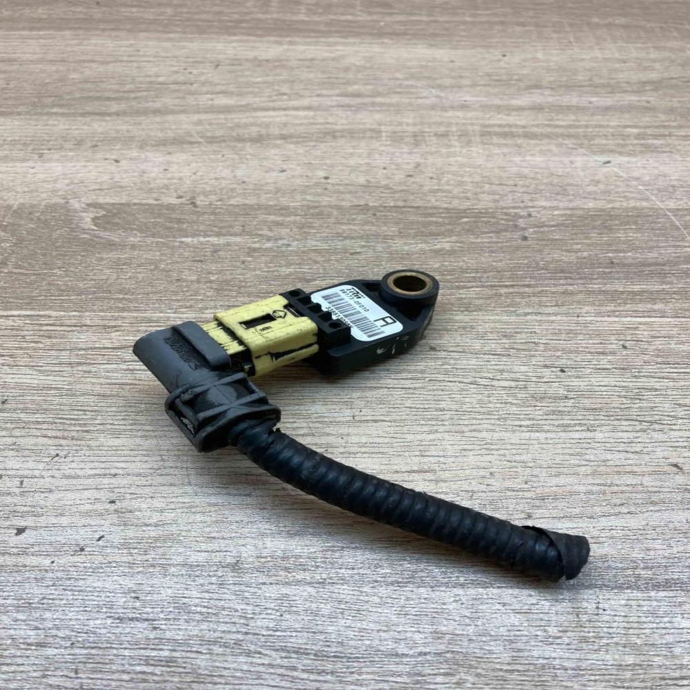 89173 0F010   Airbag deployment crash/impact sensor Toyota Corolla Verso AR10