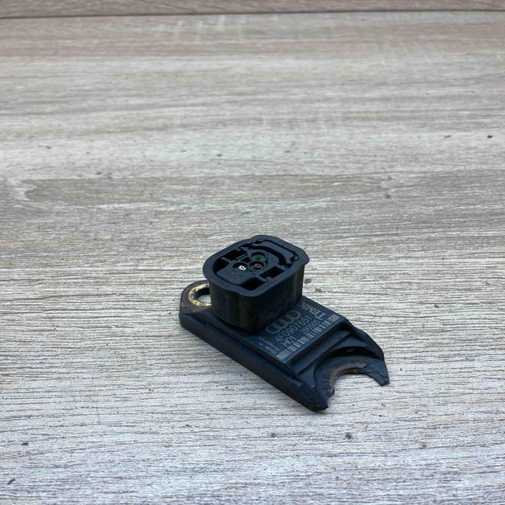 4F0907651   Airbag deployment crash/impact sensor Audi A6 S6 C6 4F