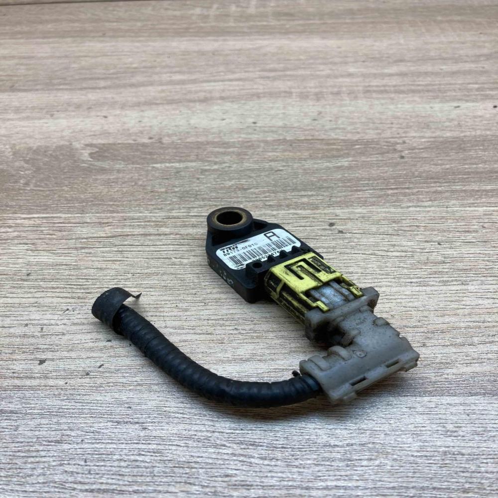 89173 0F010  A Airbag deployment crash/impact sensor Toyota Corolla Verso AR10