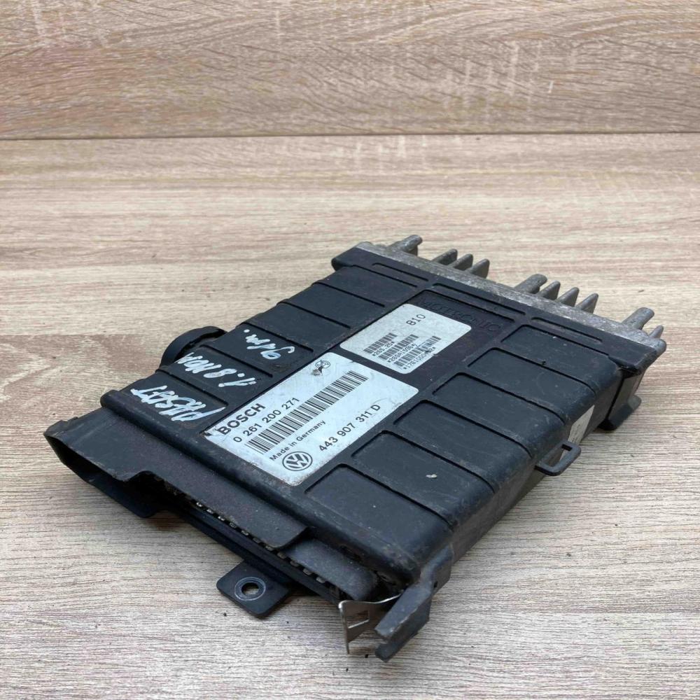 443907311D 0261200271  Engine control unit/module ECU Volkswagen PASSAT B3