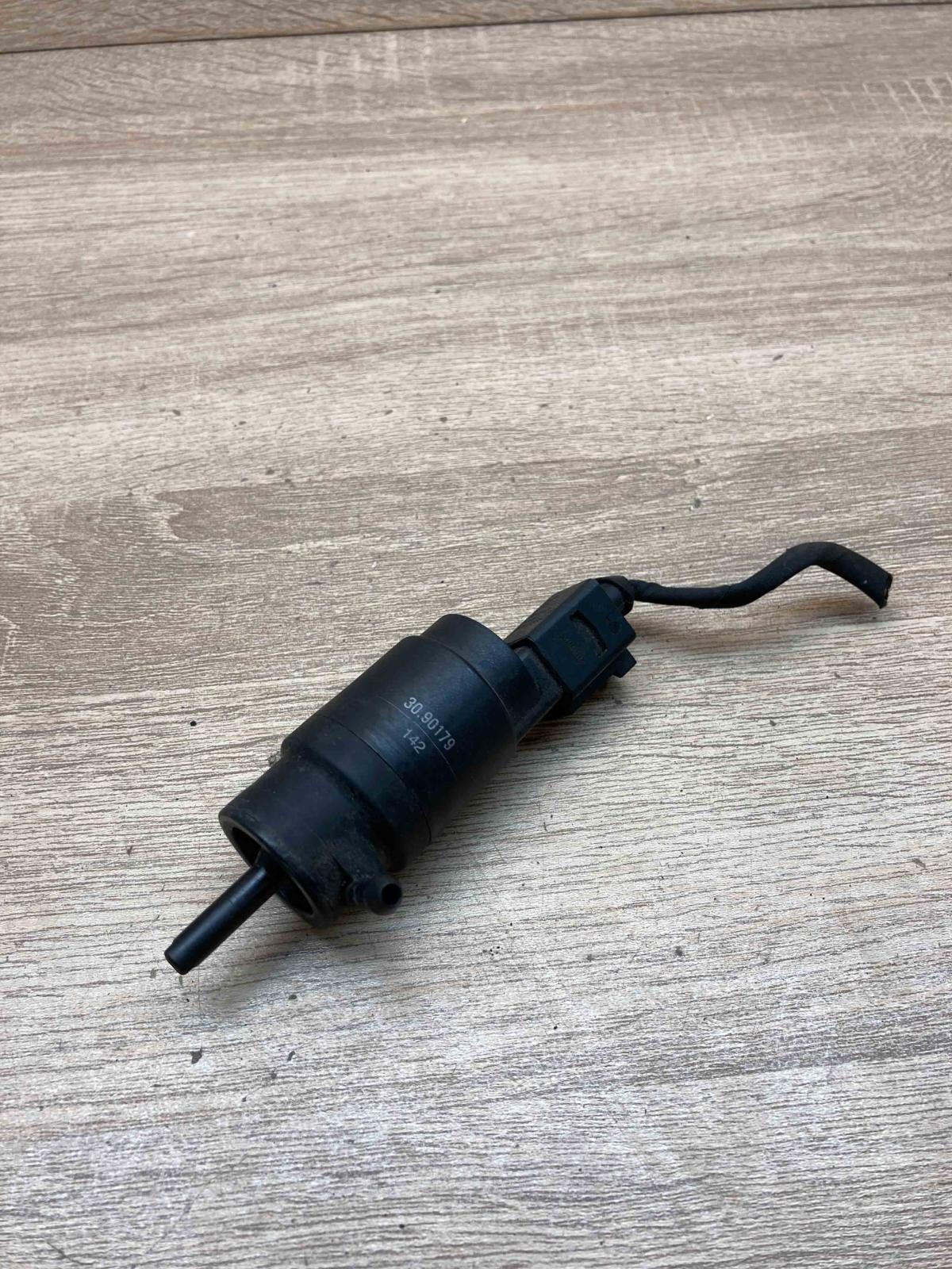 30 90179 0165454626  Windscreen/windshield washer pump Mercedes-Benz S W220