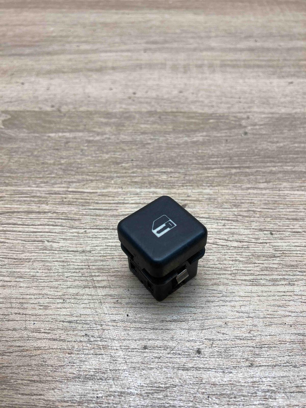 8360828   Central locking switch button BMW 5 E39