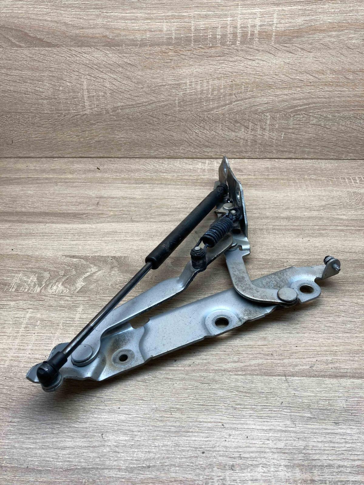 8X23 42701 S2J5A  Hinge Tailgate/trunk/boot hinge Jaguar XF