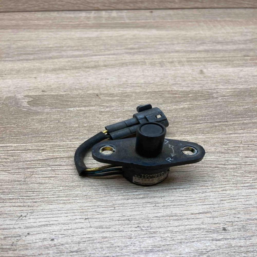 89456 20030 198600 0150  Crankshaft position sensor Toyota Avensis Verso