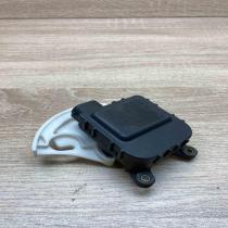 8D1820511E 0132801148  Air flap motor/actuator Volkswagen PASSAT B5.5