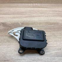 8D1820511E 0132801148  Air flap motor/actuator Volkswagen PASSAT B5.5
