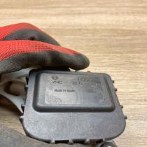 8D1820511E 0132801148  Air flap motor/actuator Volkswagen PASSAT B5.5