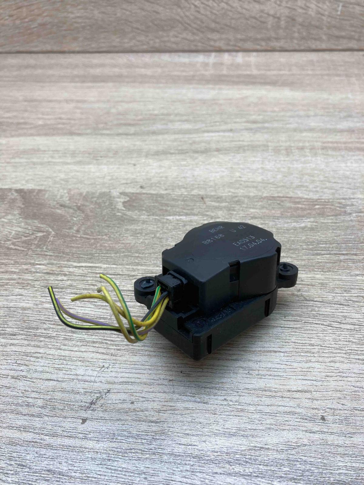 EAD513 B8168  Air flap motor/actuator Opel Meriva A