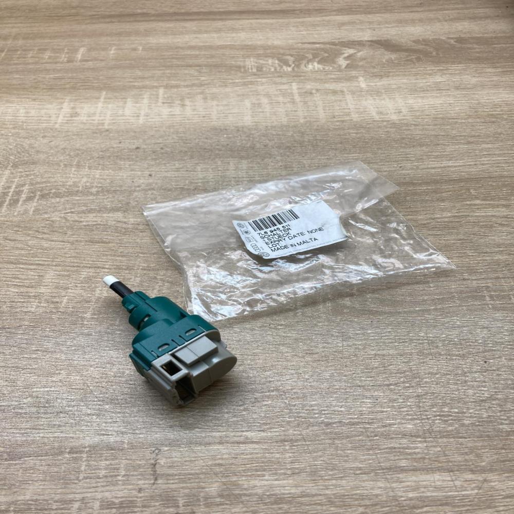 7L6945511   Brake pedal sensor switch Volkswagen Touareg I