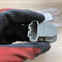 7L6945511   Brake pedal sensor switch Volkswagen Touareg I