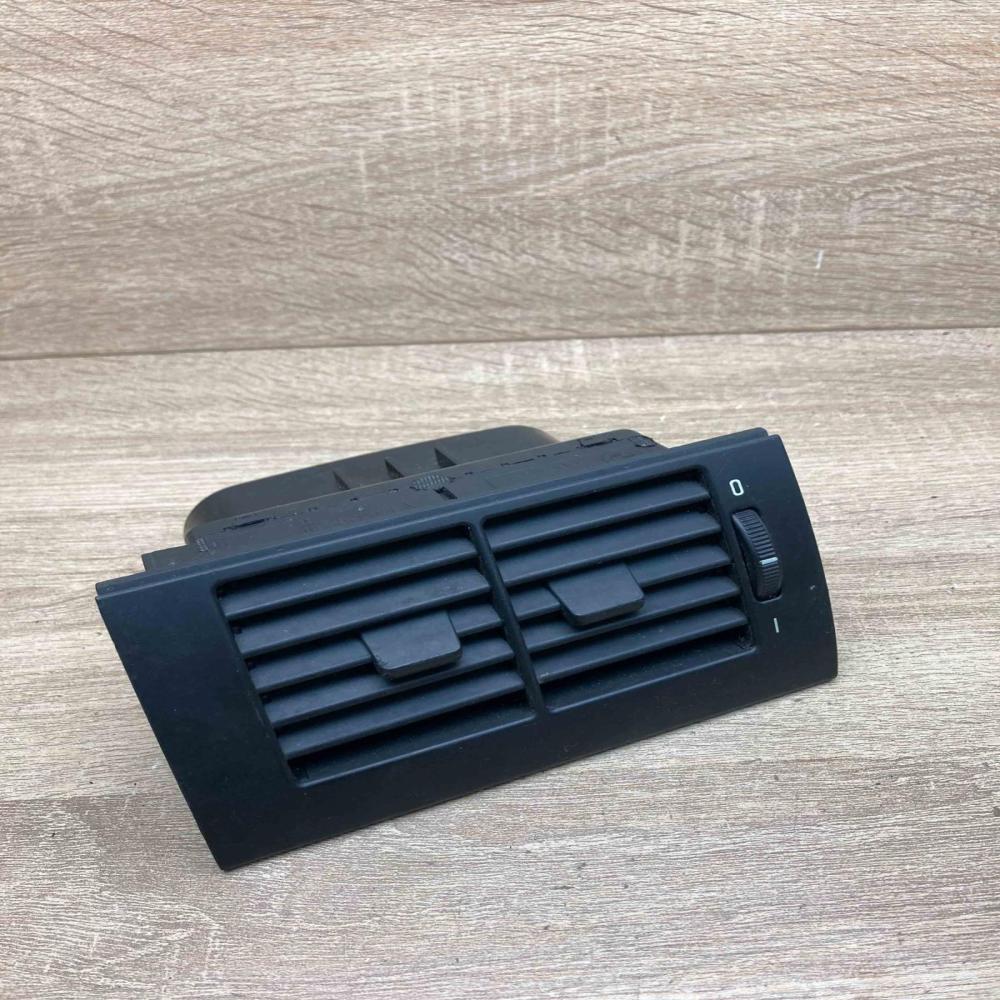 8391182   Dash center air vent grill BMW 5 E39