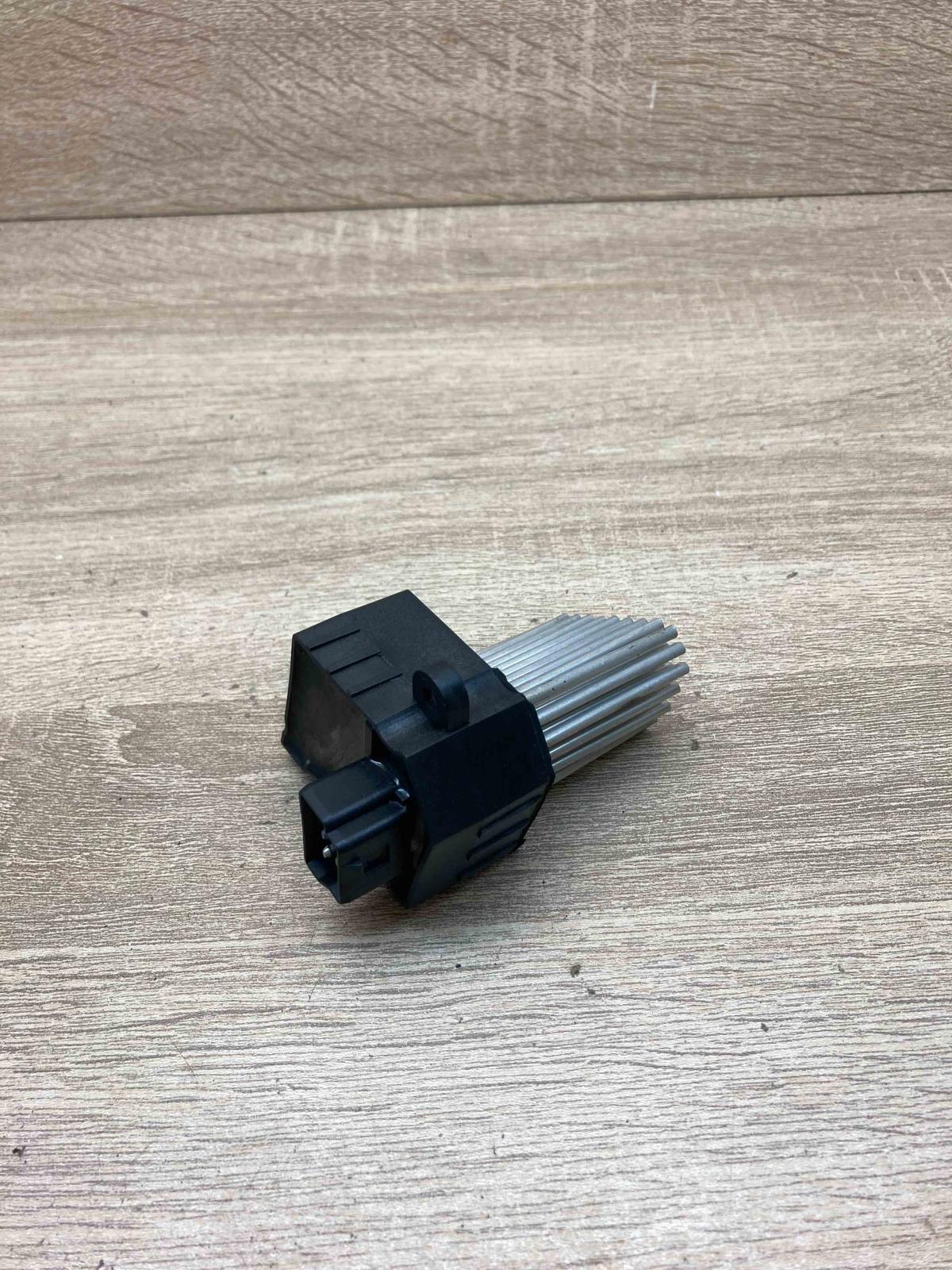 6920725   Heater blower motor/fan resistor BMW 5 E39