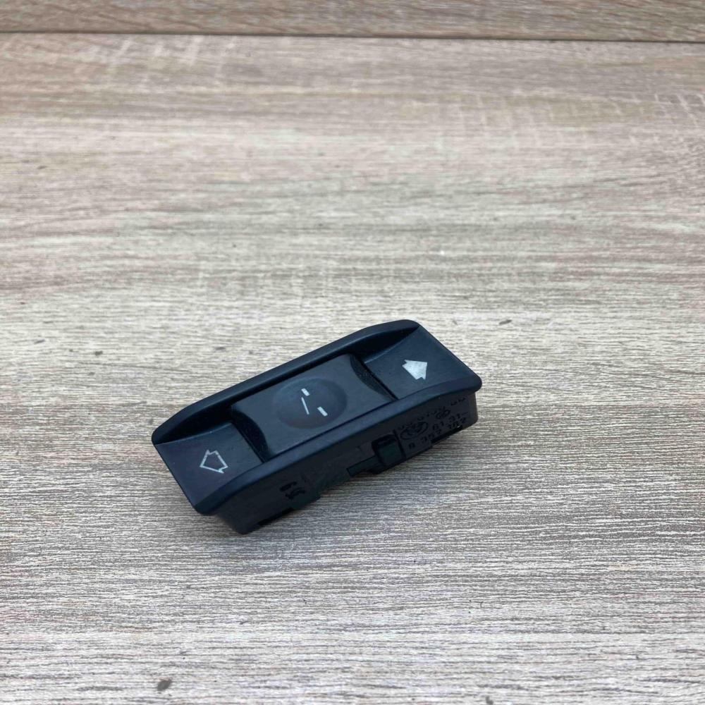 8352182   Sunroof switch BMW X5 E53