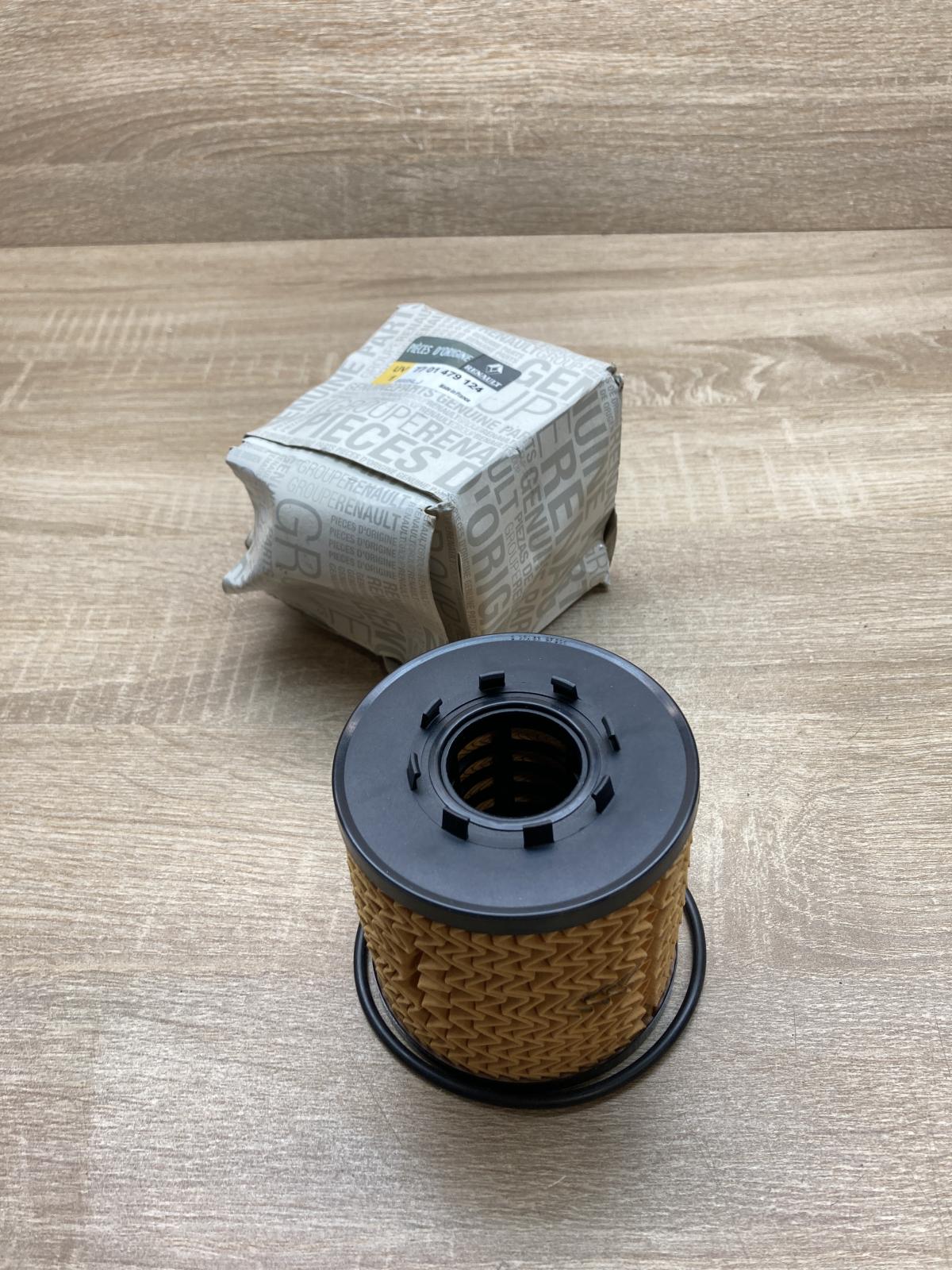 7701479124 7701071462  Oil filter cover Renault Master II