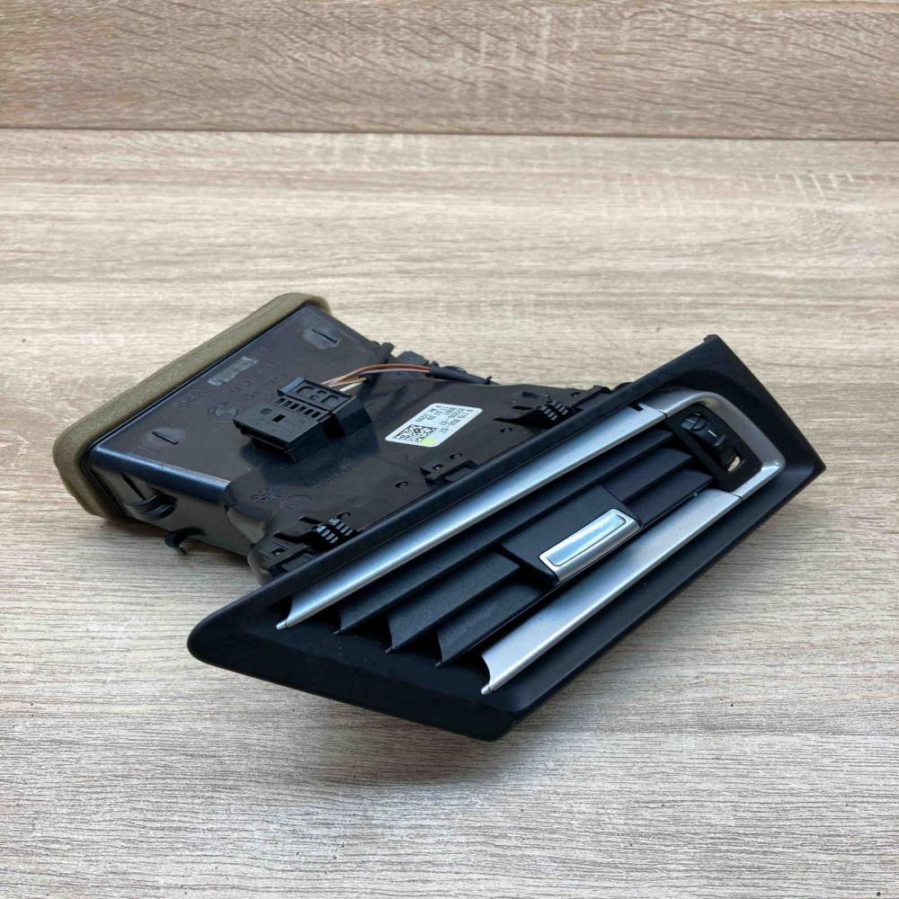 9115858   Dashboard side air vent grill/cover trim BMW 7 F01 F02 F03 F04